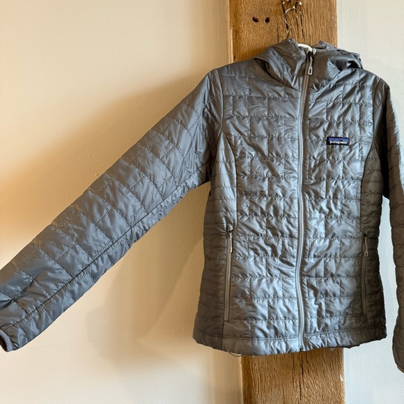 NWT Patagonia Women’s Nano Puff Hoody - Feather Gray Sz Small - Picture 5 of 10